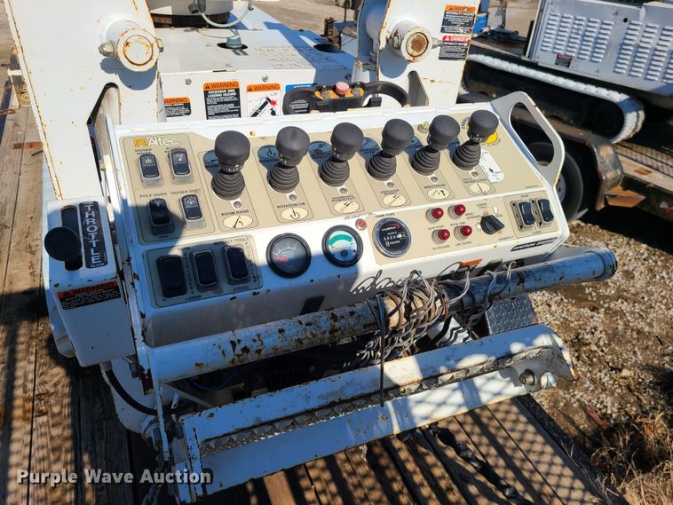 image for item JG9531 2013 Altec DB37  mini digger derrick