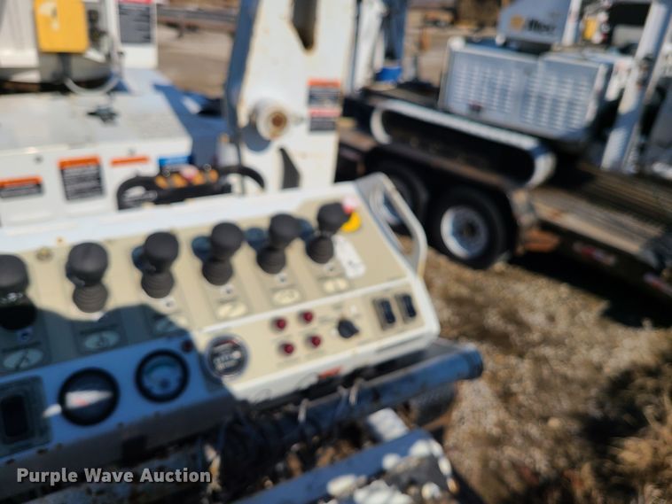 image for item JG9531 2013 Altec DB37  mini digger derrick