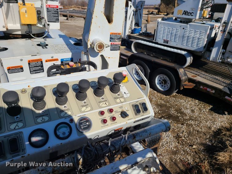 image for item JG9531 2013 Altec DB37  mini digger derrick