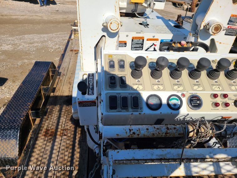 image for item JG9531 2013 Altec DB37  mini digger derrick