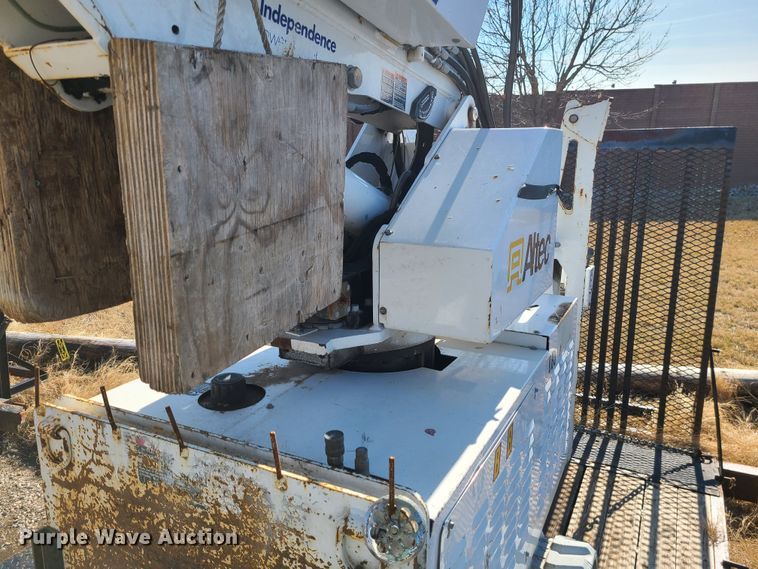 image for item JG9531 2013 Altec DB37  mini digger derrick