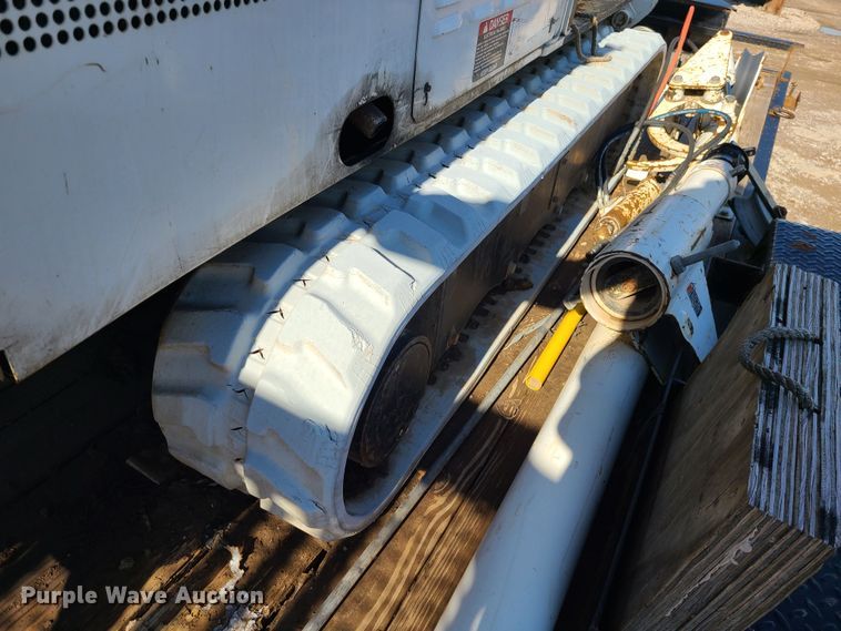 image for item JG9531 2013 Altec DB37  mini digger derrick