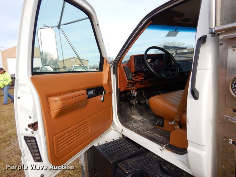 image for item JK9172 1993 GMC Top Kick C7000  pumper fire truck