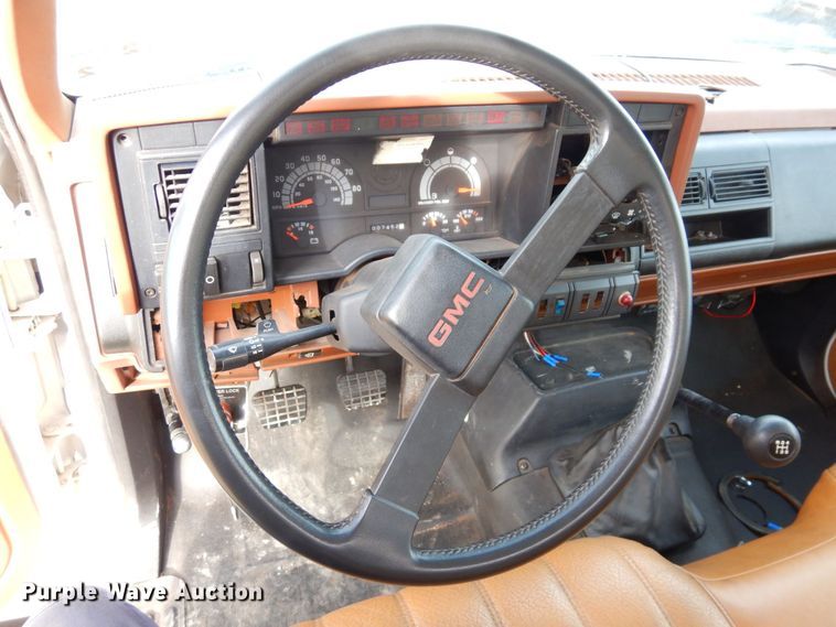 image for item JK9172 1993 GMC Top Kick C7000  pumper fire truck