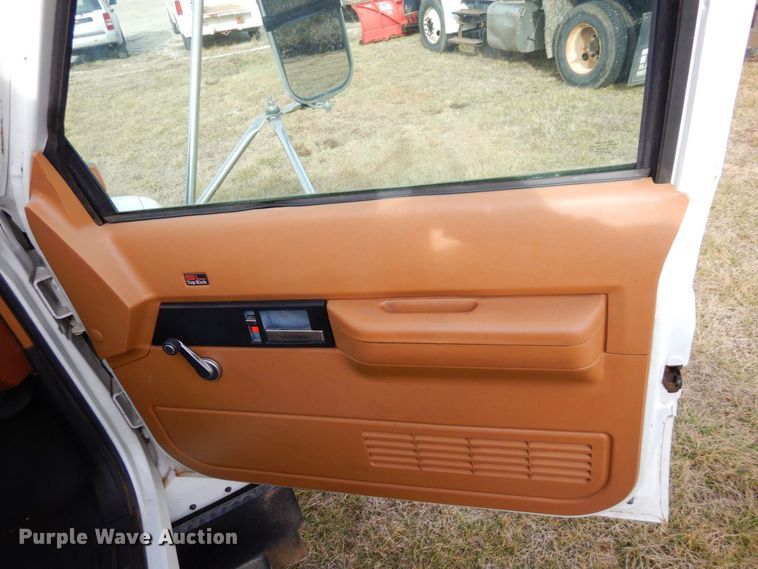 image for item JK9172 1993 GMC Top Kick C7000  pumper fire truck