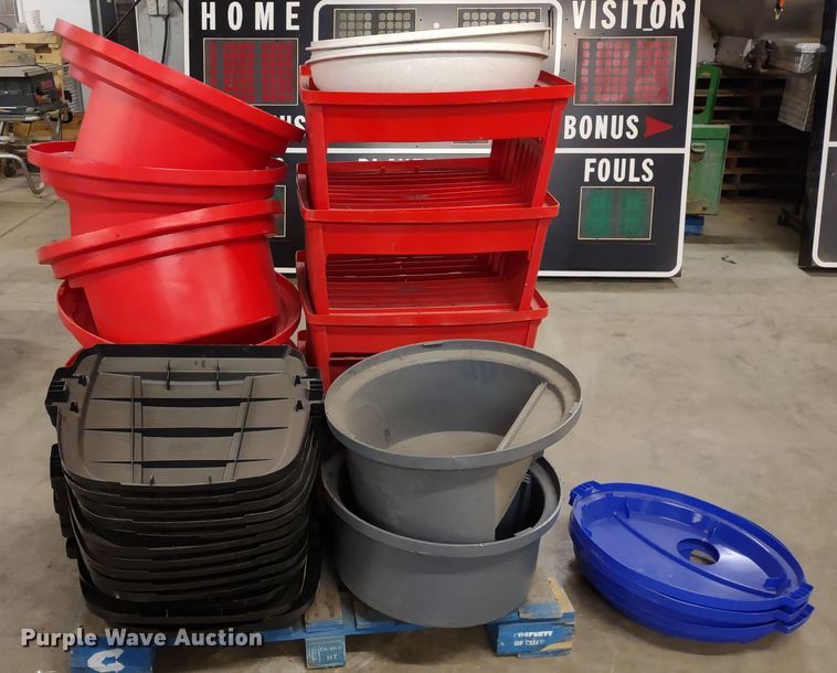 image for item JK9197 Approximately 28 Rubbermaid trash can lids