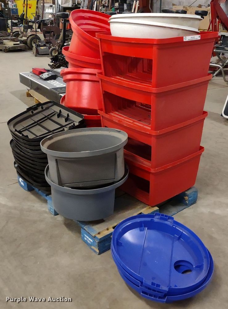 image for item JK9197 Approximately 28 Rubbermaid trash can lids