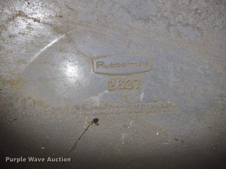 image for item JK9197 Approximately 28 Rubbermaid trash can lids