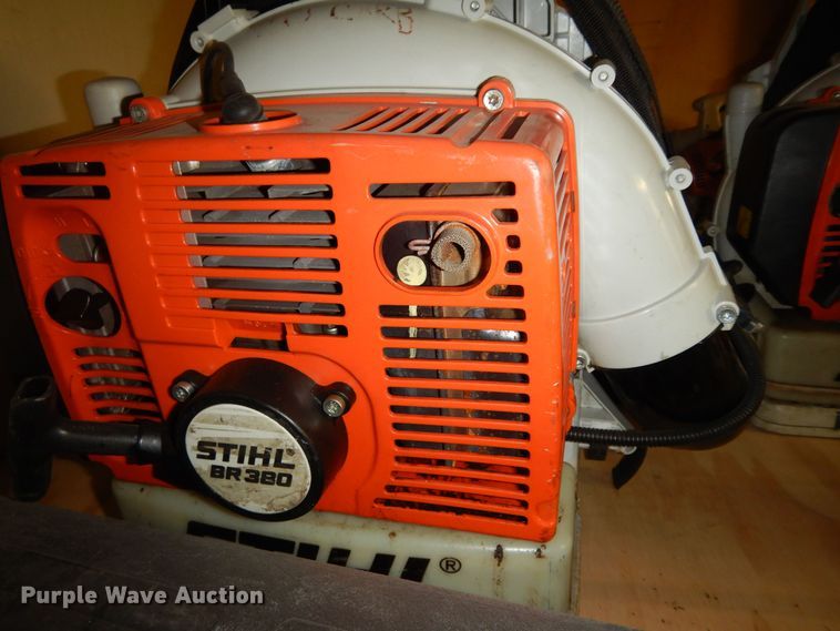 image for item JQ9881 Lawn and garden equipment