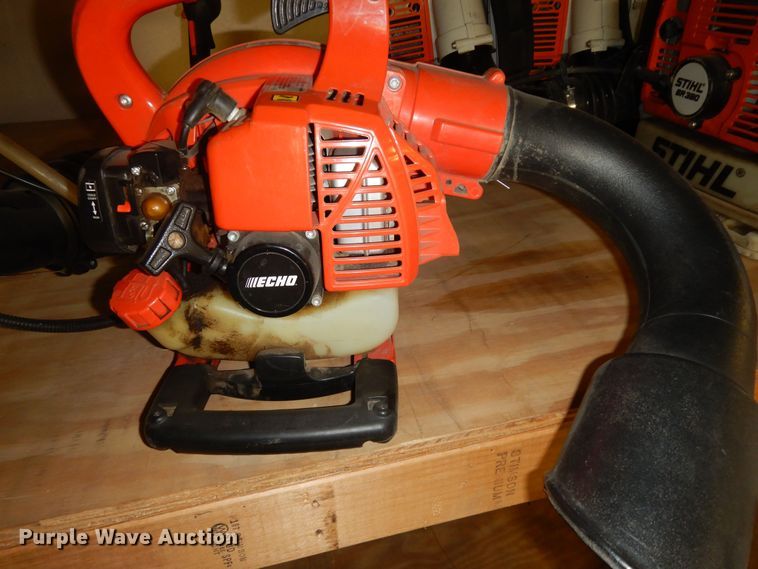 image for item JQ9881 Lawn and garden equipment