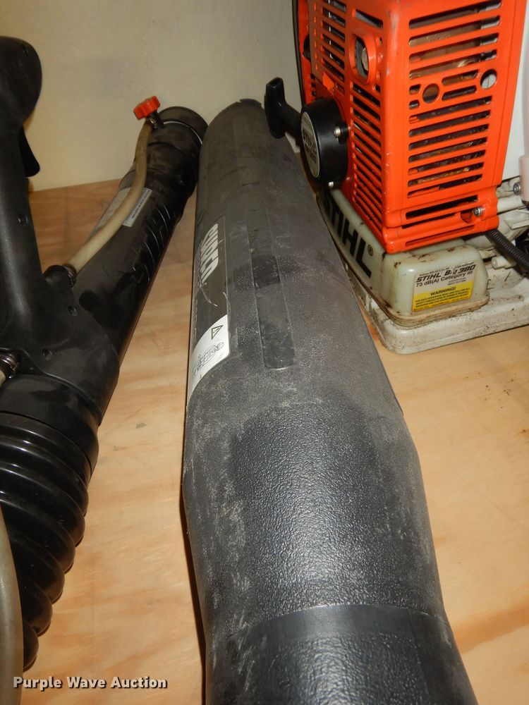 image for item JQ9881 Lawn and garden equipment