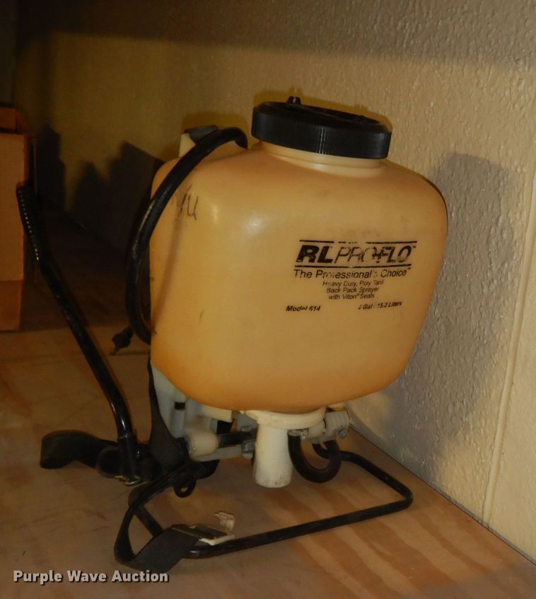 image for item JQ9881 Lawn and garden equipment