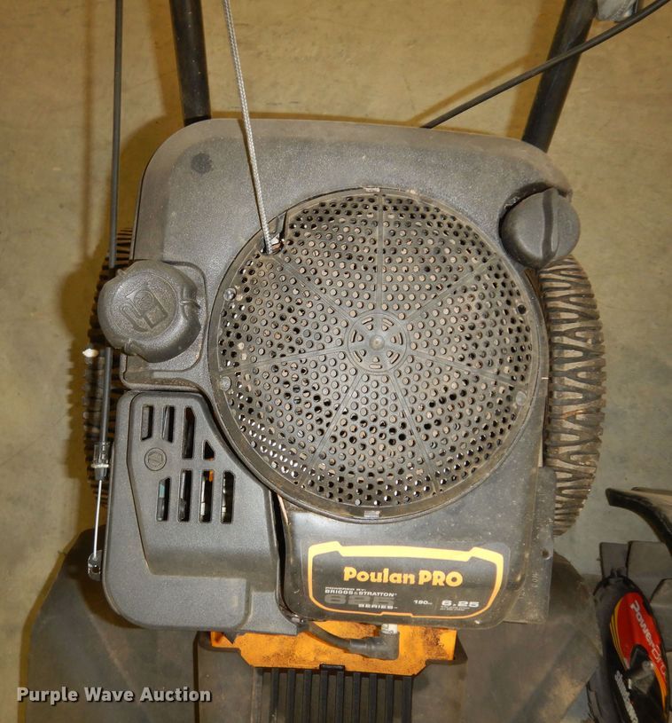 image for item JQ9892 Lawn and garden equipment