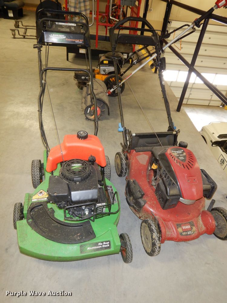 image for item JQ9892 Lawn and garden equipment