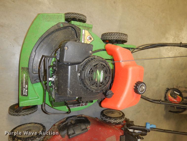 image for item JQ9892 Lawn and garden equipment