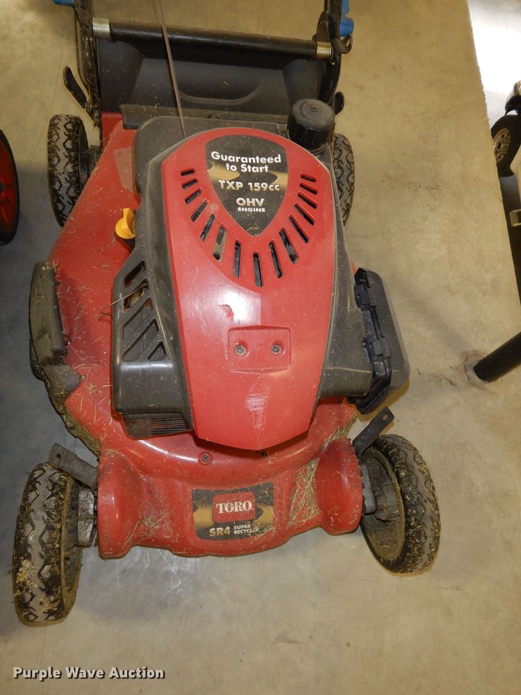 image for item JQ9892 Lawn and garden equipment