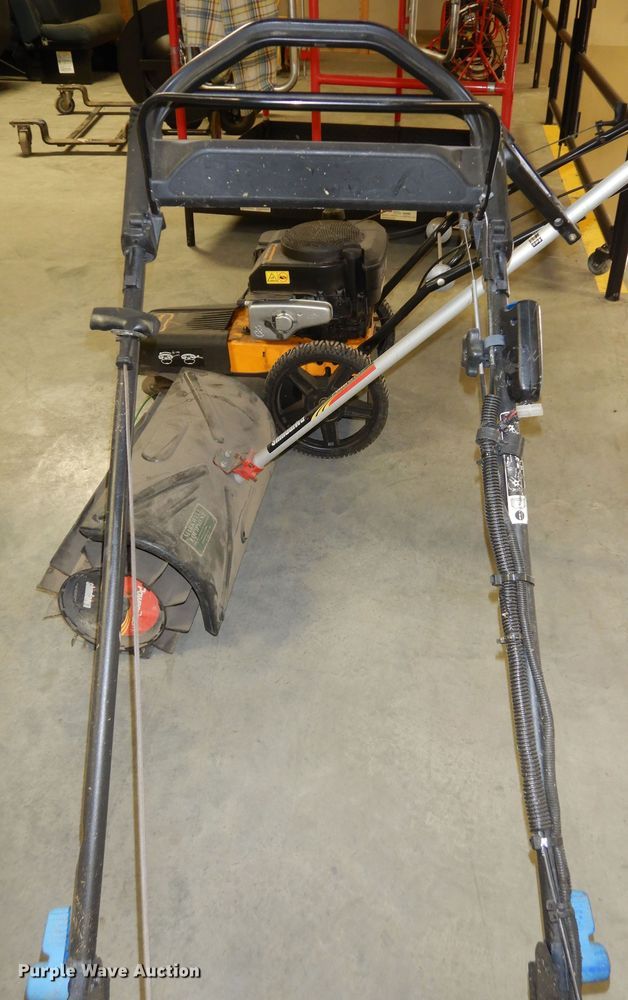 image for item JQ9892 Lawn and garden equipment