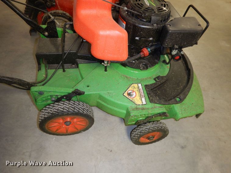 image for item JQ9892 Lawn and garden equipment