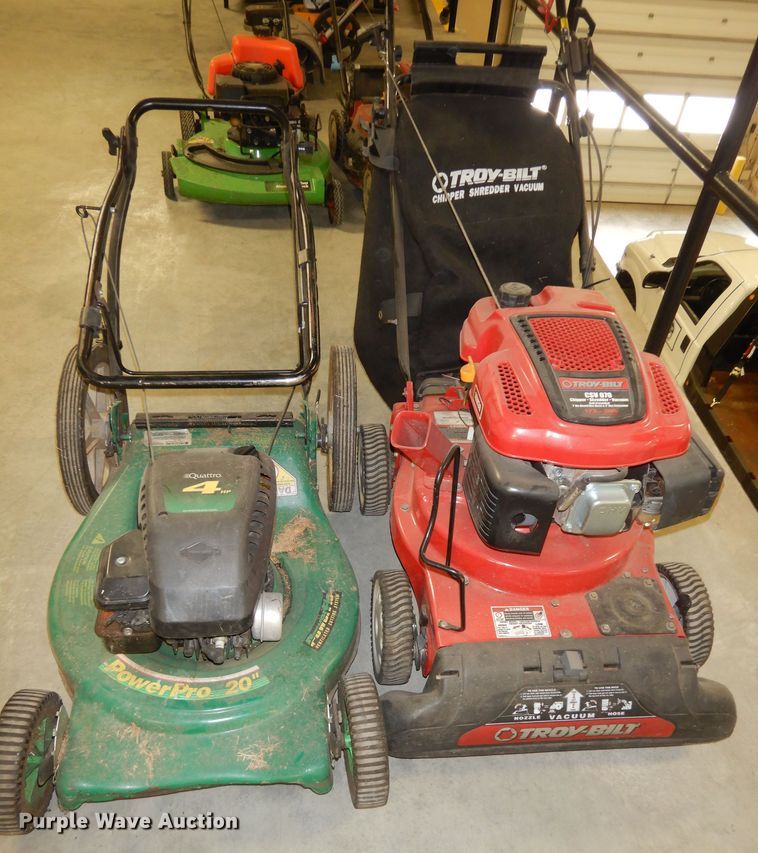 image for item JQ9892 Lawn and garden equipment