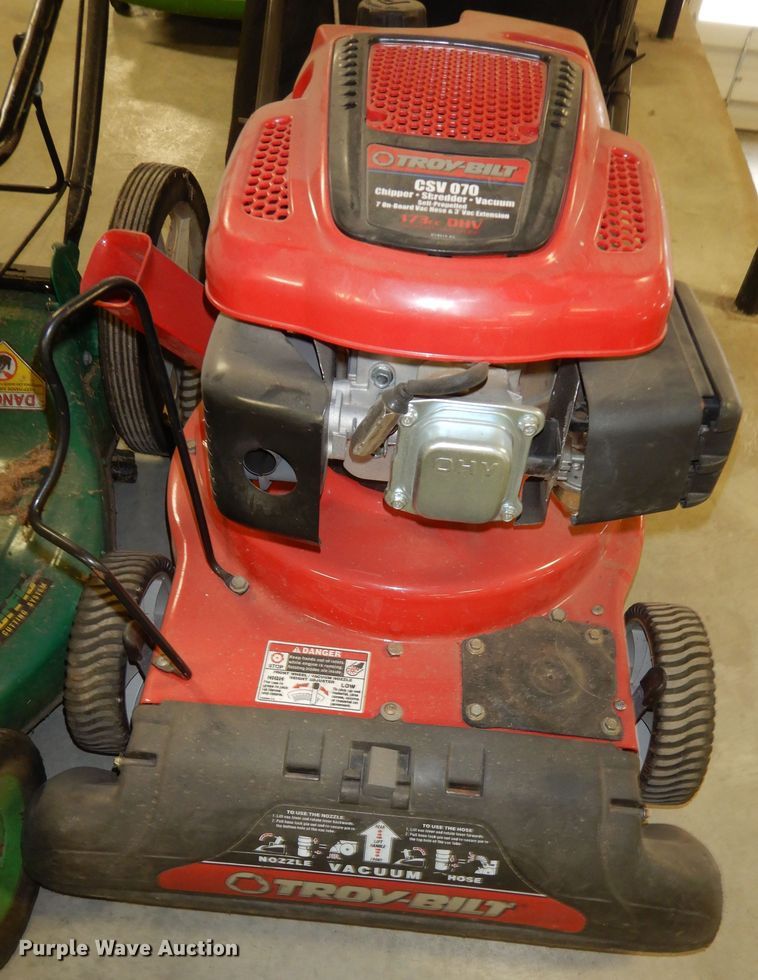 image for item JQ9892 Lawn and garden equipment