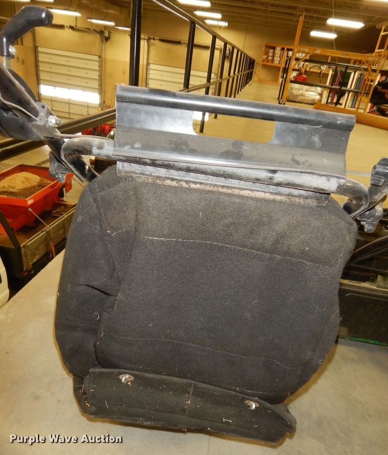 image for item JQ9892 Lawn and garden equipment
