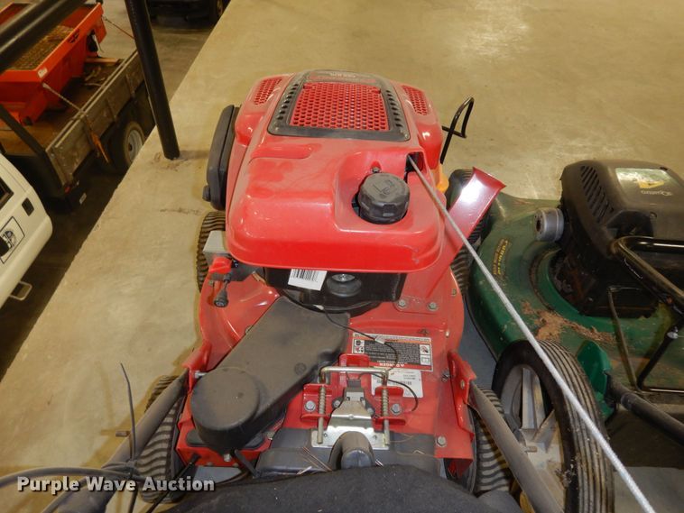 image for item JQ9892 Lawn and garden equipment