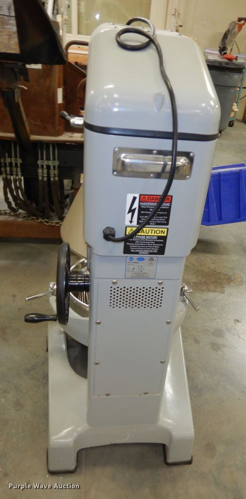 image for item JQ9902 Globe SP40P3  mixer