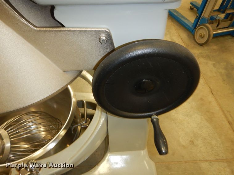 image for item JQ9902 Globe SP40P3  mixer