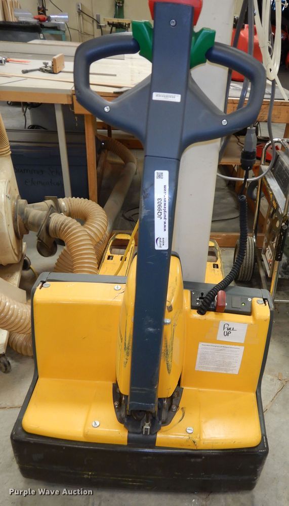 image for item JQ9903 2004 Multiton EMEAC3026X47  pallet jack