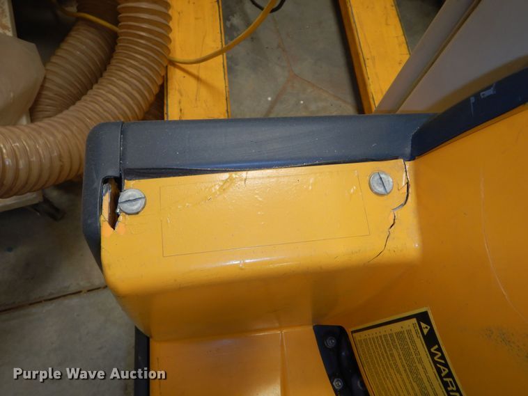 image for item JQ9903 2004 Multiton EMEAC3026X47  pallet jack