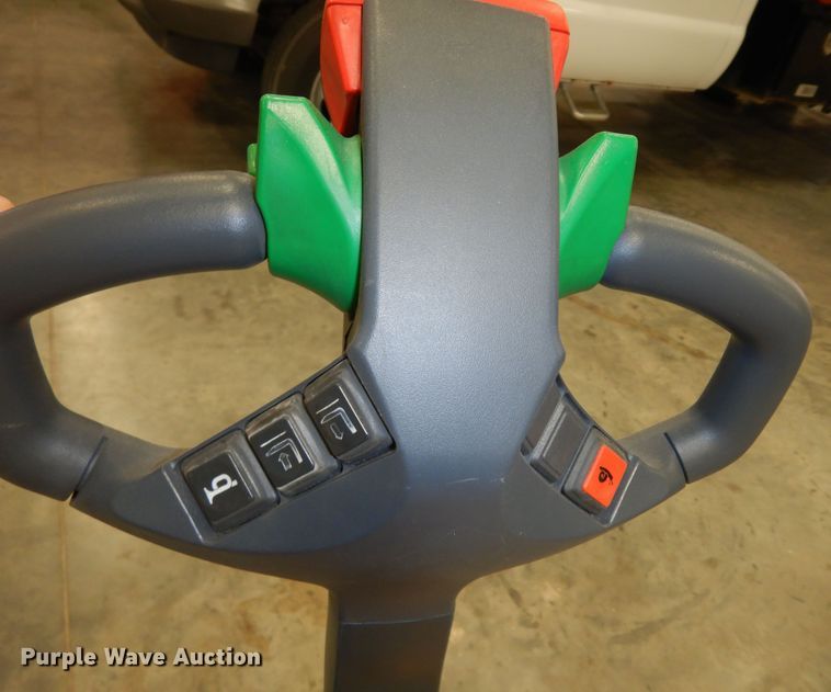 image for item JQ9903 2004 Multiton EMEAC3026X47  pallet jack