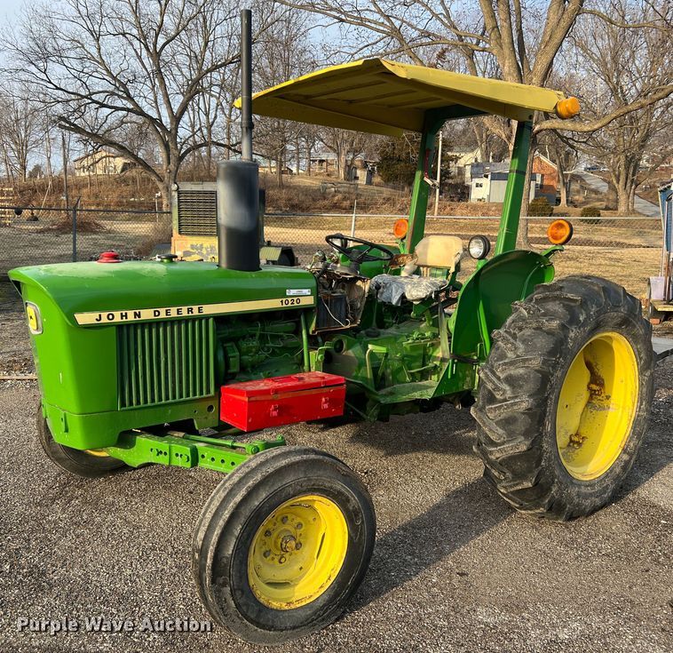 image for item JU9662 1972 John Deere 1020  tractor