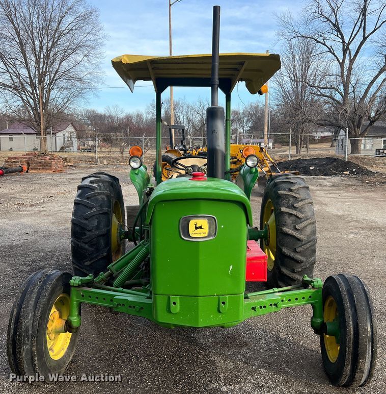 image for item JU9662 1972 John Deere 1020  tractor