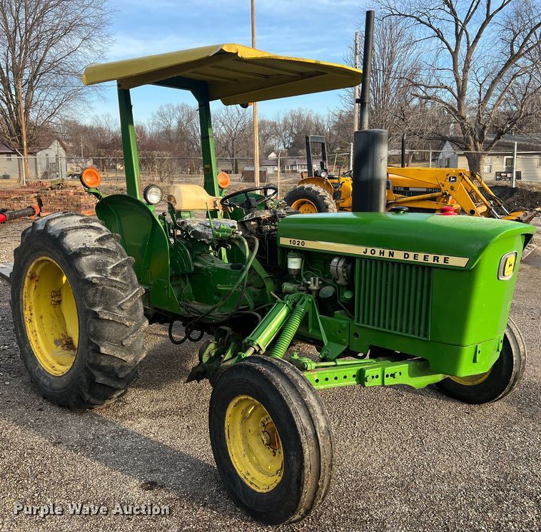 image for item JU9662 1972 John Deere 1020  tractor