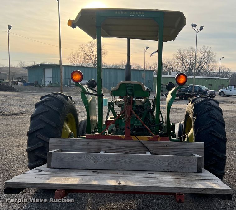 image for item JU9662 1972 John Deere 1020  tractor