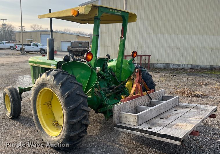 image for item JU9662 1972 John Deere 1020  tractor