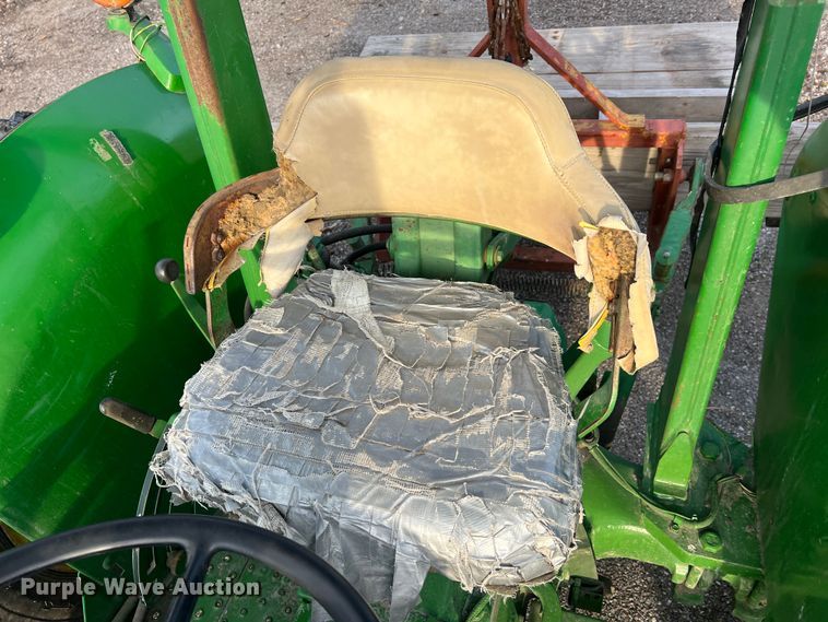 image for item JU9662 1972 John Deere 1020  tractor