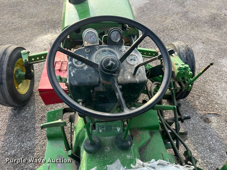 image for item JU9662 1972 John Deere 1020  tractor