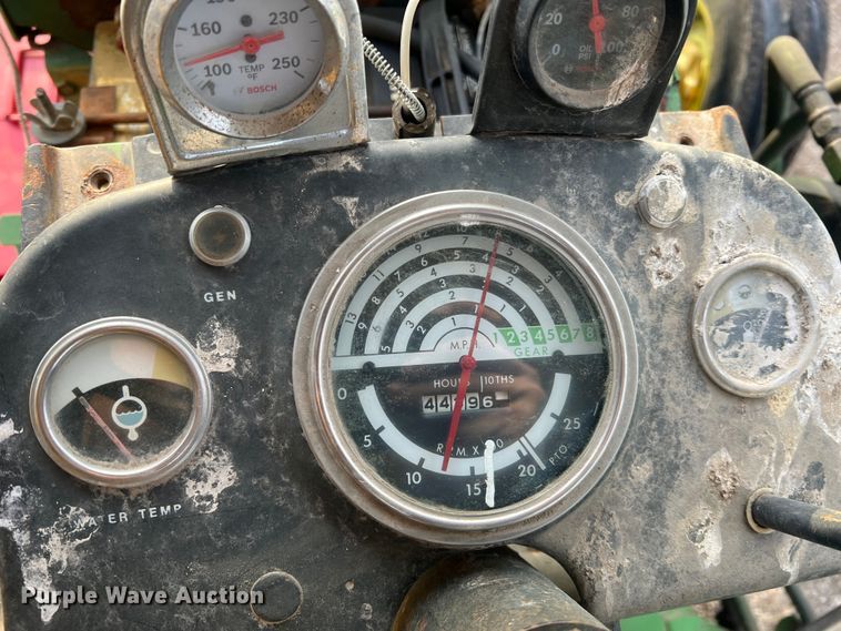 image for item JU9662 1972 John Deere 1020  tractor