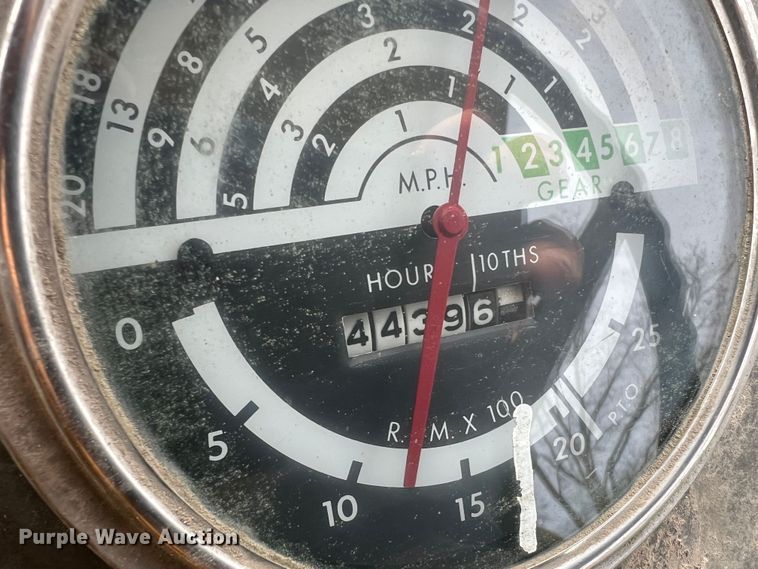 image for item JU9662 1972 John Deere 1020  tractor