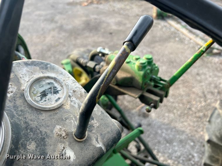 image for item JU9662 1972 John Deere 1020  tractor