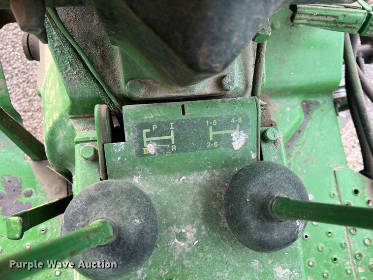 image for item JU9662 1972 John Deere 1020  tractor