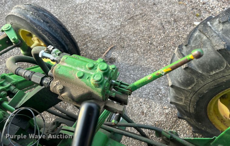 image for item JU9662 1972 John Deere 1020  tractor