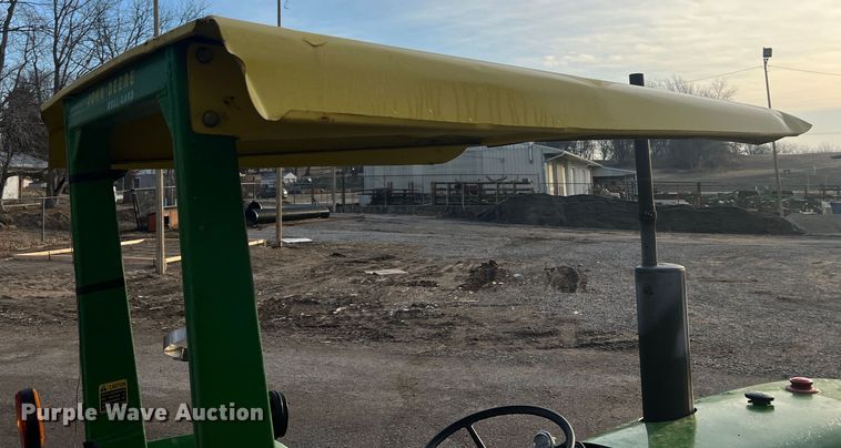 image for item JU9662 1972 John Deere 1020  tractor