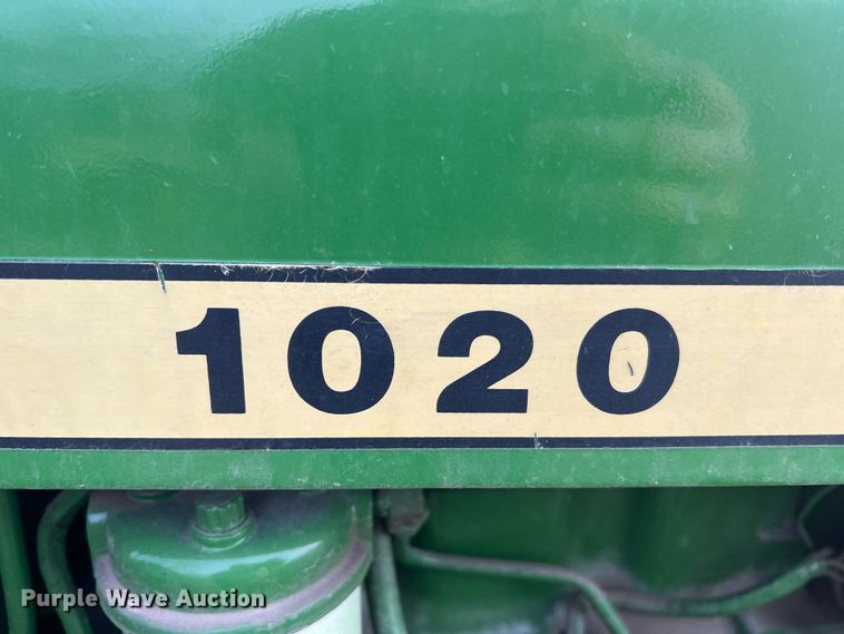 image for item JU9662 1972 John Deere 1020  tractor