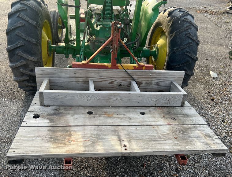 image for item JU9662 1972 John Deere 1020  tractor