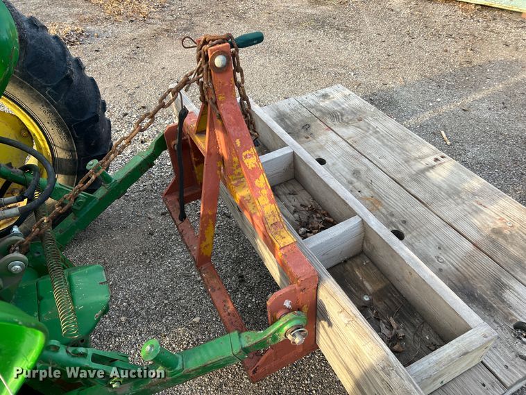 image for item JU9662 1972 John Deere 1020  tractor