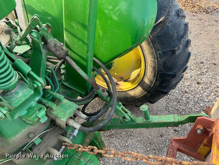 image for item JU9662 1972 John Deere 1020  tractor