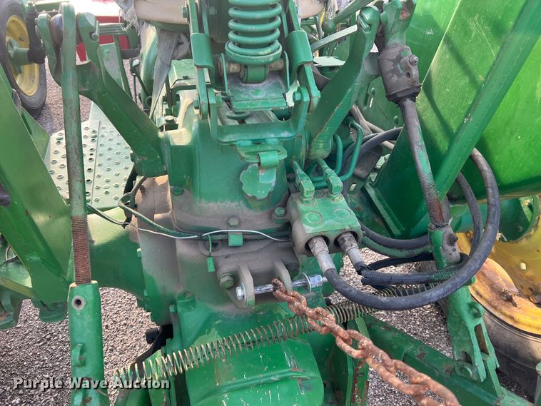 image for item JU9662 1972 John Deere 1020  tractor