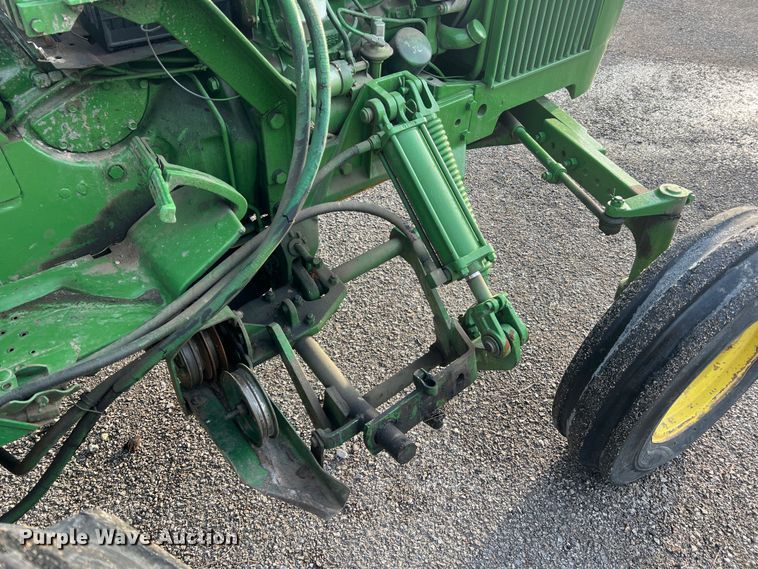 image for item JU9662 1972 John Deere 1020  tractor